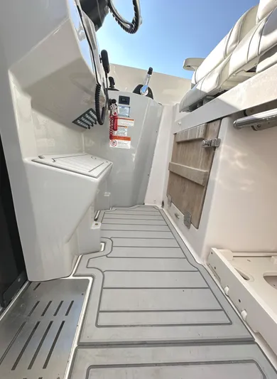  Yacht Photos Pics 2020 Regal 33 SAV boat interior with sleek design and modern controls.