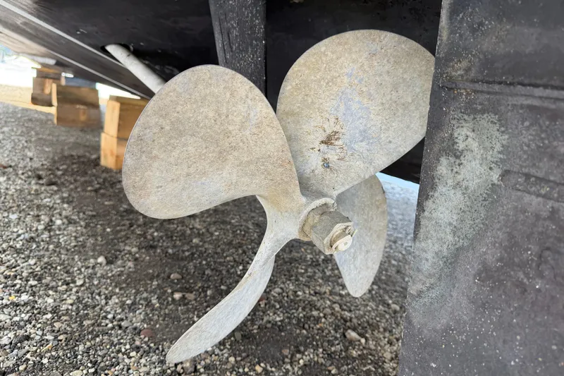 Lyman Zerga Yacht Photos Pics Propeller of 2001 Sea Ray 380 Sundancer on gravel surface.