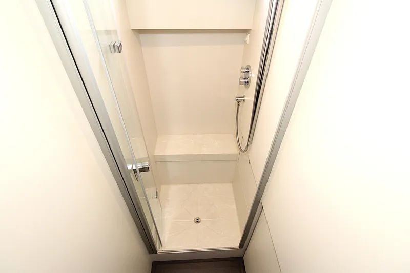  Yacht Photos Pics Shower area in 2024 Linssen 55 SL AC Variotop yacht, featuring modern design and fixtures.