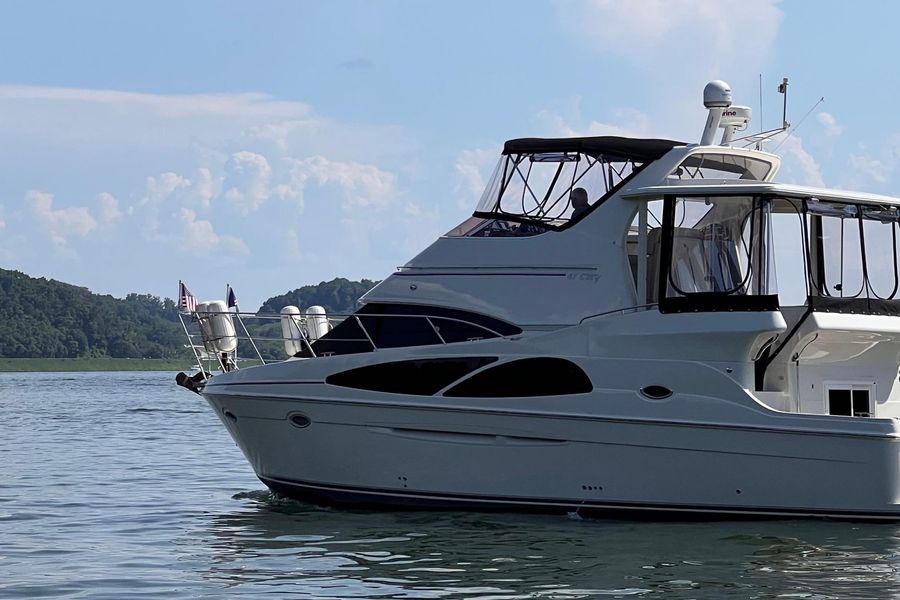 2005 Carver 41 Cockpit Motor Yacht