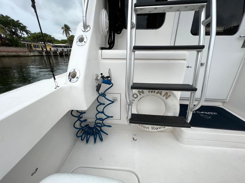 2003 Luhrs 40 Convertible