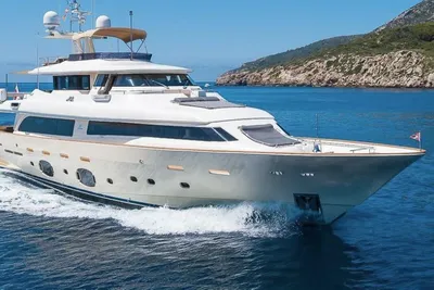 Custom Line Navetta 33