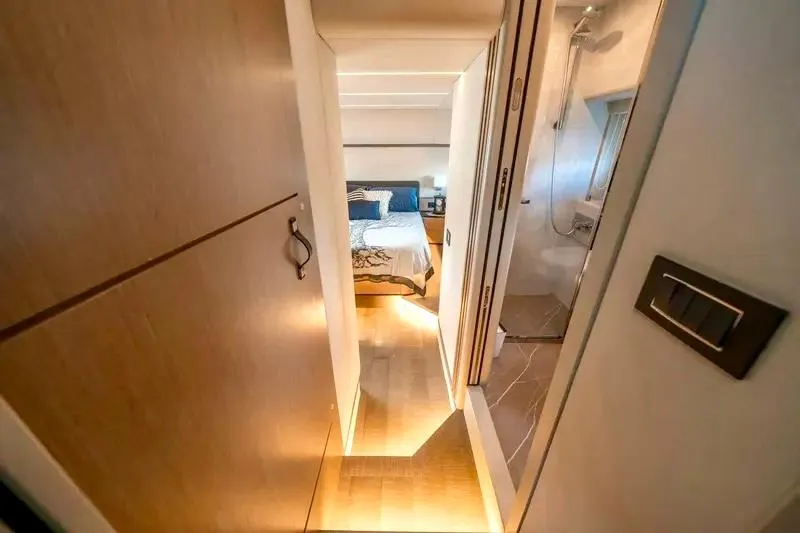 Porto Bene Yacht Photos Pics Entryway Into Master StateRoom