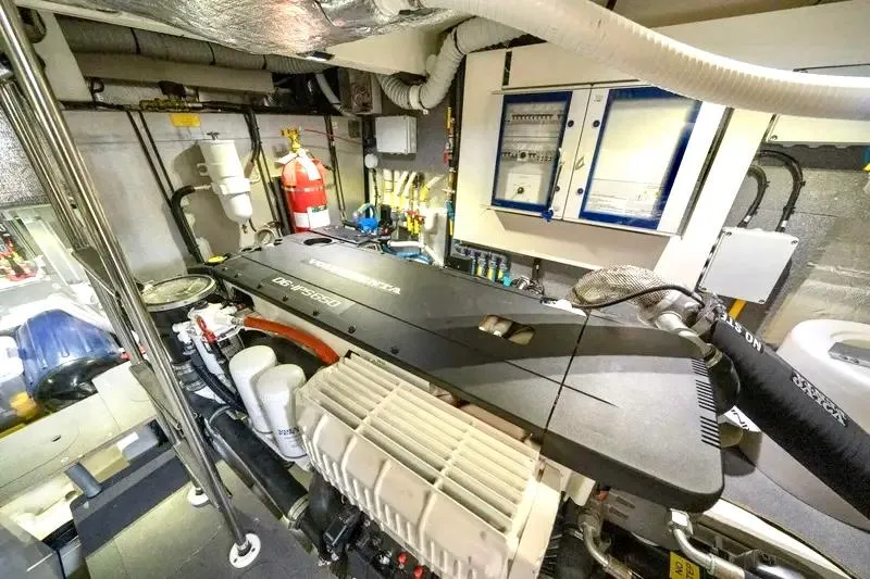 Porto Bene Yacht Photos Pics Engine Room - Strb. Side