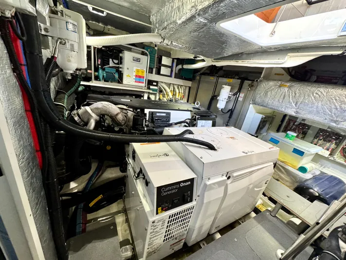 Porto Bene Yacht Photos Pics Engine Room - Port Side