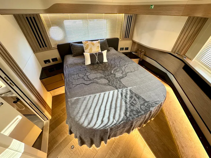 Porto Bene Yacht Photos Pics VIP StateRoom - Forward