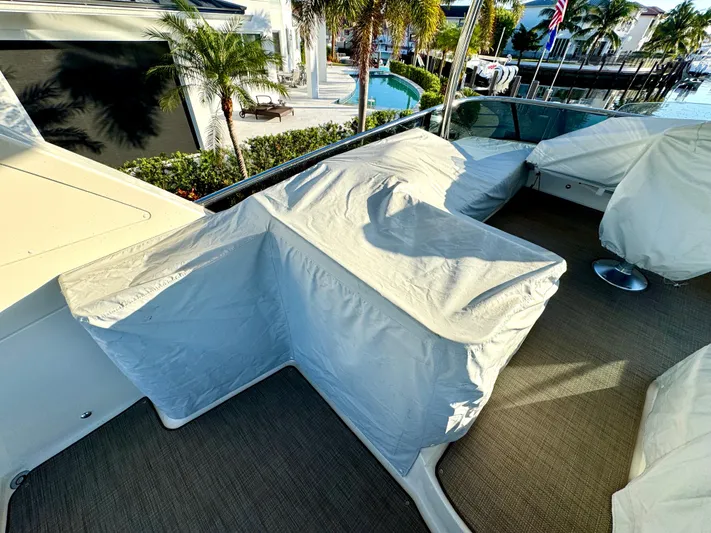 Porto Bene Yacht Photos Pics FlyBridge Wet Bar - Covered