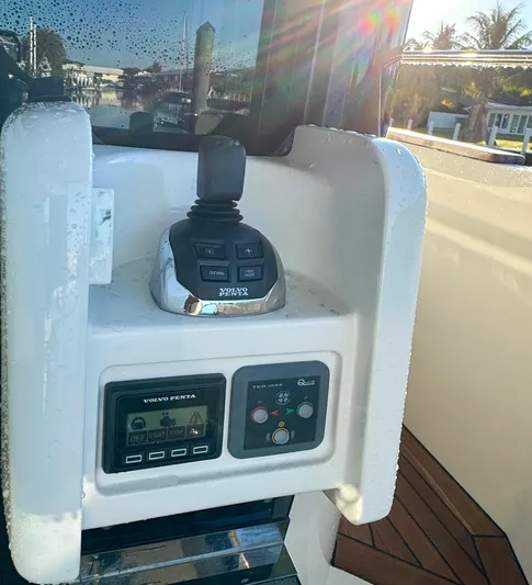 Porto Bene Yacht Photos Pics JoyStick Docking Station - Cockpit