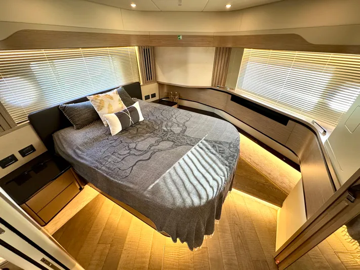 Porto Bene Yacht Photos Pics VIP StateRoom