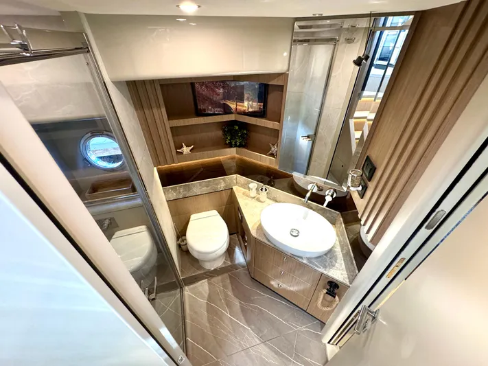 Porto Bene Yacht Photos Pics VIP / Guest Head & Shower