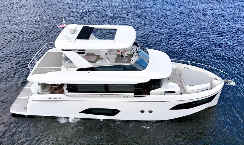 Porto Bene Yacht Photos Pics Exterior Strb. Side w/ SunRoof Open