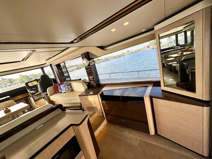 Porto Bene Yacht Photos Pics Interior Strb. Side