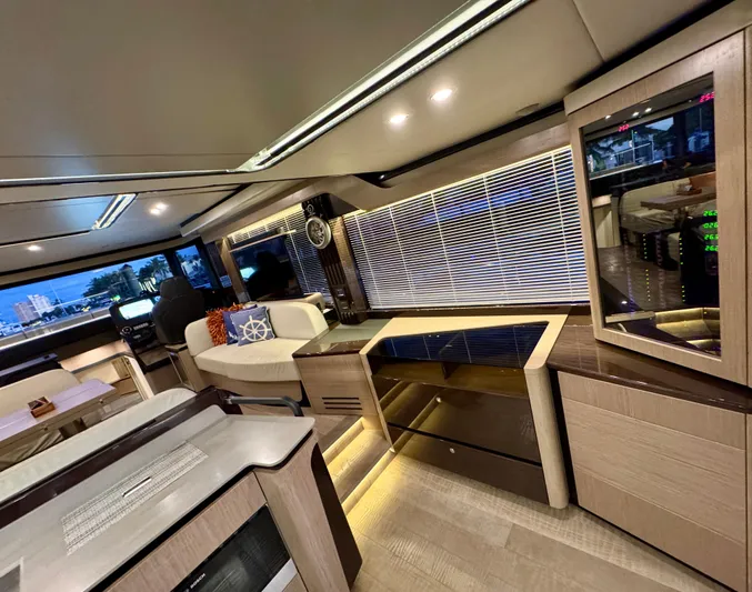 Porto Bene Yacht Photos Pics Interior - Strb. Side