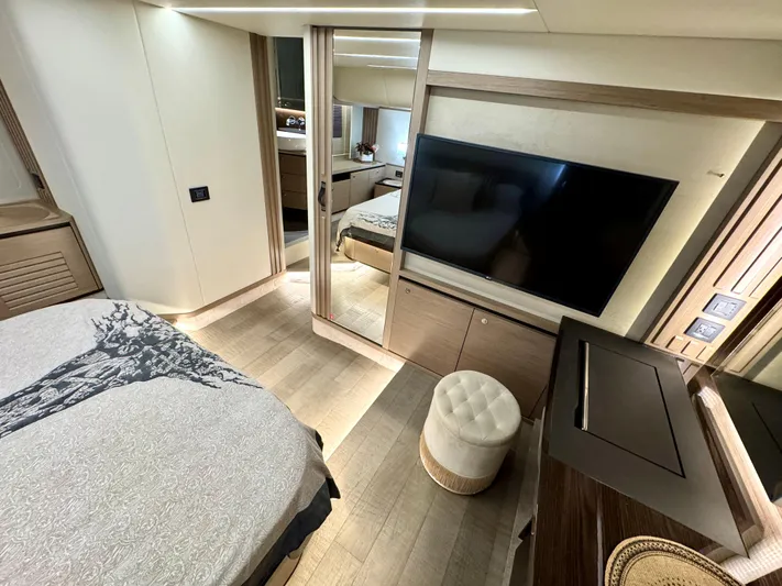 Porto Bene Yacht Photos Pics Master StateRoom - Forward