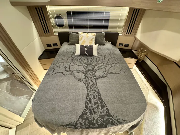 Porto Bene Yacht Photos Pics VIP StateRoom - Forward