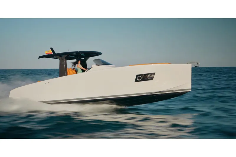 Quantum Yacht Photos Pics 