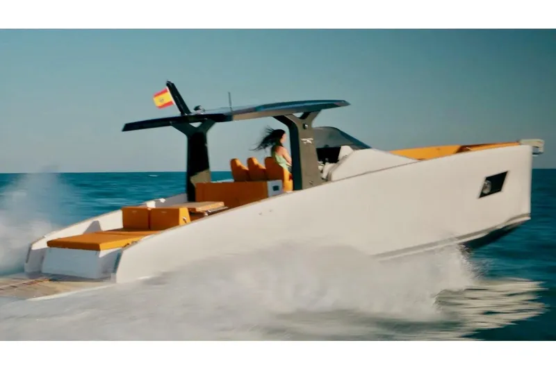 Quantum Yacht Photos Pics 