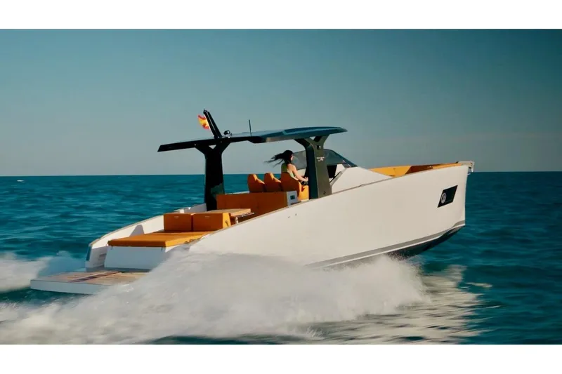 Quantum Yacht Photos Pics 
