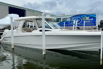 Boston Whaler 350 Realm