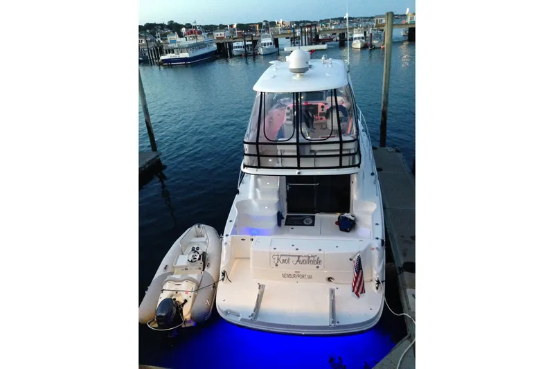 Knot Available Yacht Photos Pics 2005 Sea Ray 500 Sedan Bridge yacht docked with blue underwater lights.