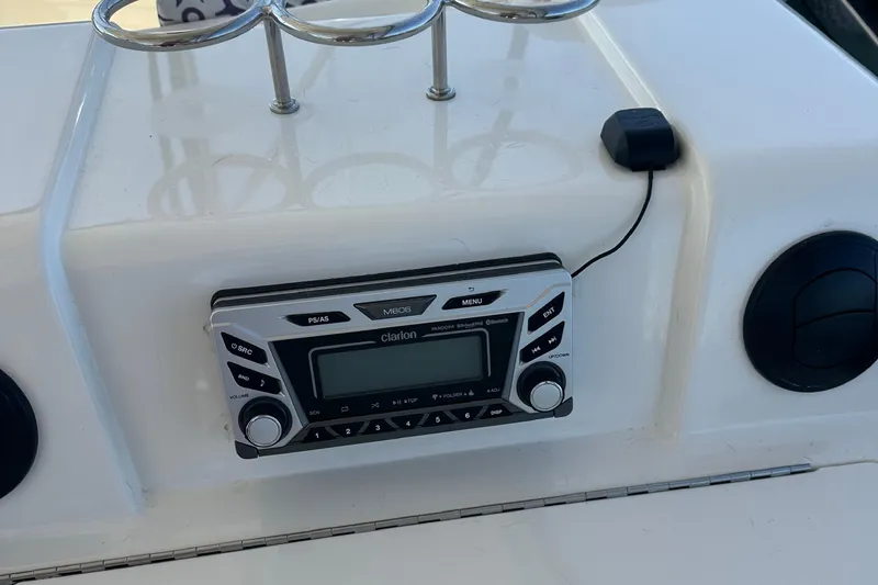 Knot Available Yacht Photos Pics Clarion stereo system on 2005 Sea Ray 500 Sedan Bridge yacht dashboard.