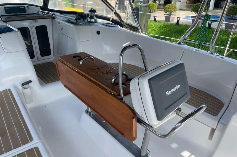 Sailing Diver Yacht Photos Pics 2010 Hunter 49 Aft Cockpit with Raymarine equipment, featuring sleek design and modern amenities.