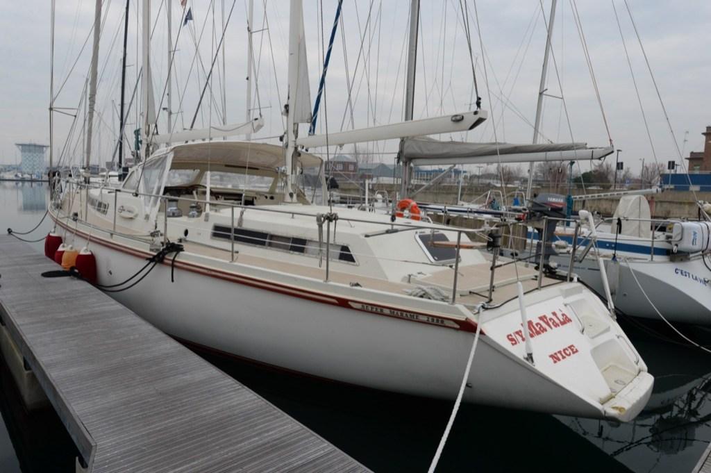 2004 Amel super maramu 2000 red line