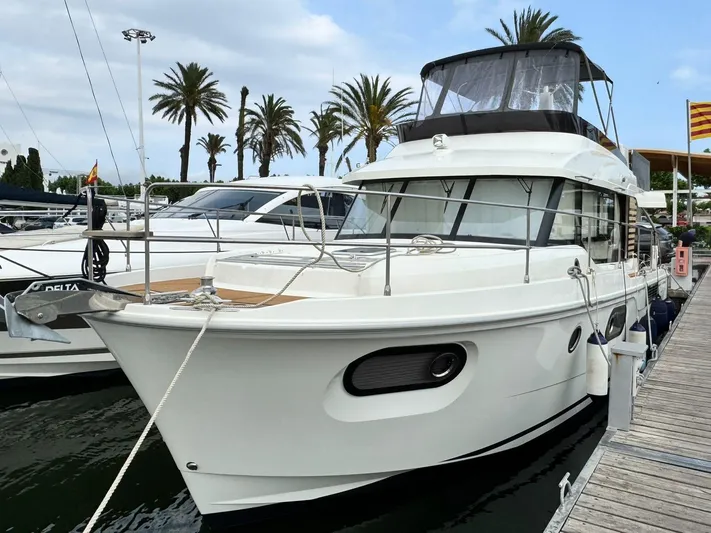 Cassiopee Yacht Photos Pics 2023 Beneteau Swift Trawler 41 Fly docked, featuring sleek design and modern amenities.