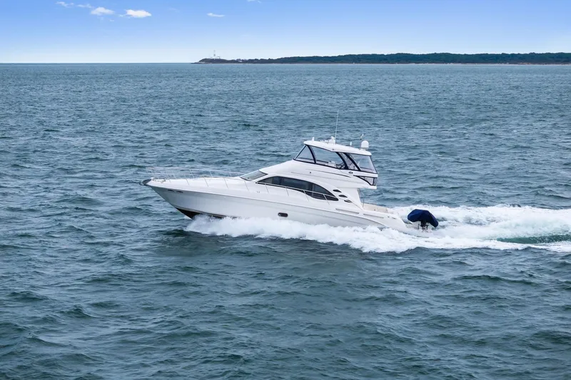 Sea-dels Yacht Photos Pics 2007 Sea Ray 58 Sedan Bridge yacht cruising on open water.