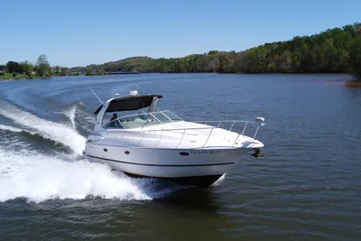 Cruisers Yachts 370 Express