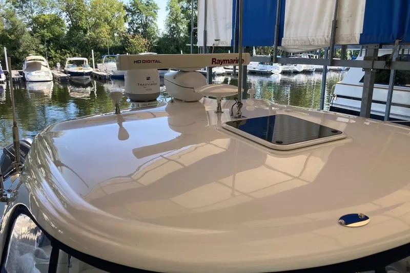 Co Motion Yacht Photos Pics 2008 Sea Ray 44 Sundancer yacht with Raymarine equipment docked at marina.