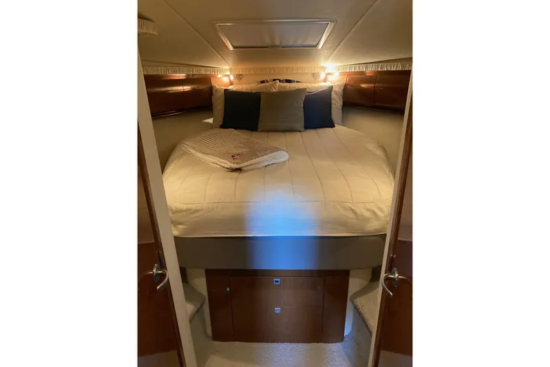 Co Motion Yacht Photos Pics Luxurious cabin interior of 2008 Sea Ray 44 Sundancer yacht with cozy bedding.