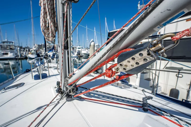 "champagne" Yacht Photos Pics Solid boom vang.