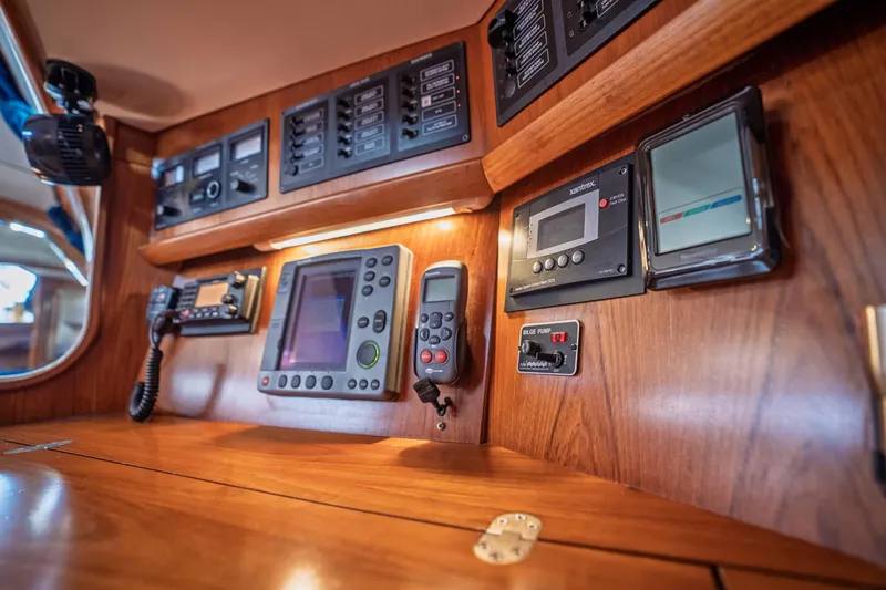 "champagne" Yacht Photos Pics Control panel of 2003 Jeanneau Sun Odyssey 45.2 yacht with navigation instruments.
