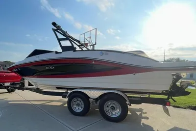 Sea Ray SPX 210