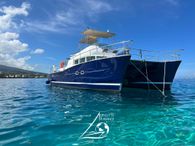 2005 Lagoon Power 43