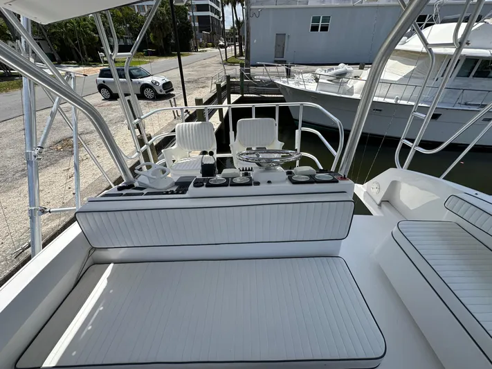  Yacht Photos Pics 2003 Luhrs 40 Convertible boat helm with seating and controls, docked near a waterfront.