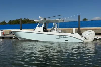 Everglades 335 Center Console