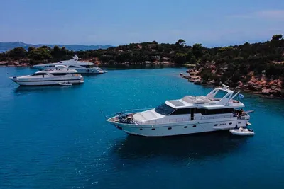 Canados 70 Fly Bridge