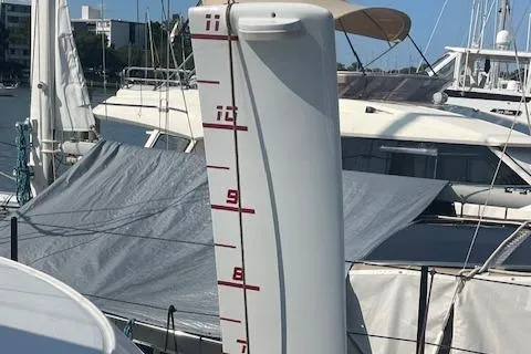 Honey Ryder Yacht Photos Pics Close-up of HH Catamarans 50 mast, 2022 model, docked with other boats.