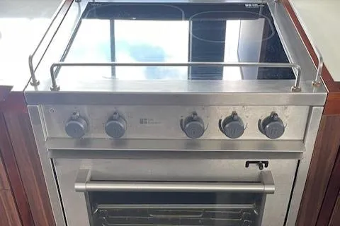 Honey Ryder Yacht Photos Pics Modern stainless steel stove with four knobs, integrated into HH Catamarans 50, 2022 model.