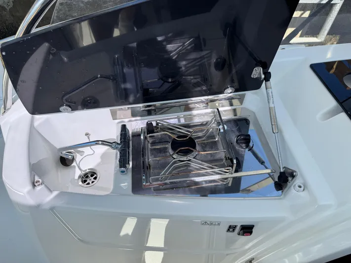  Yacht Photos Pics Outdoor kitchenette on 2020 Jeanneau Leader 9.0 WA boat with stove and sink.