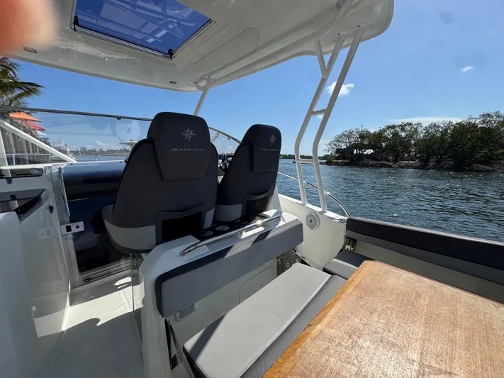  Yacht Photos Pics 2020 Jeanneau Leader 9.0 WA boat interior with seating, under clear blue sky.