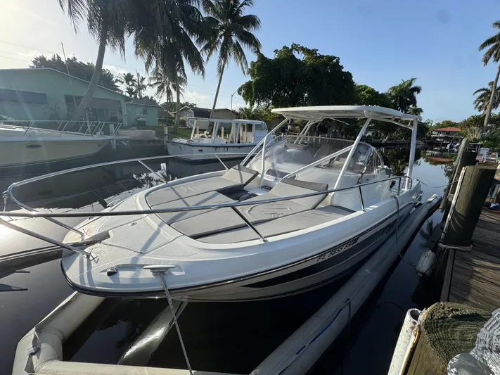  Yacht Photos Pics 2020 Jeanneau Leader 9.0 WA boat docked near palm trees.