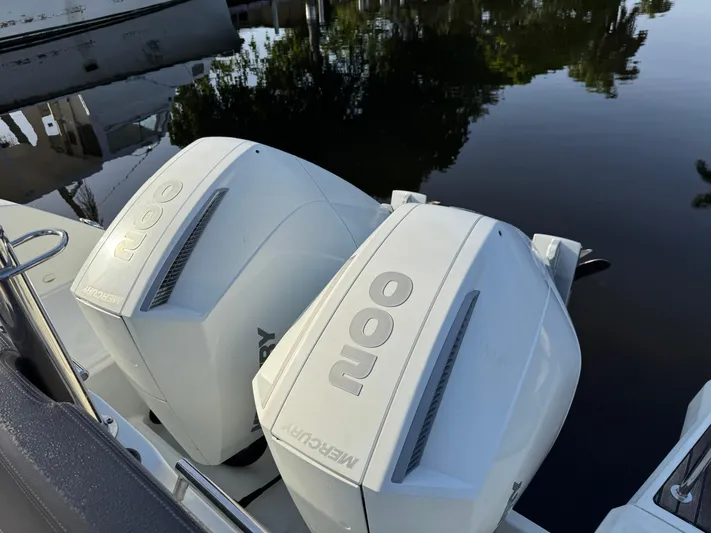  Yacht Photos Pics Twin Mercury outboard engines on a 2020 Jeanneau Leader 9.0 WA boat.