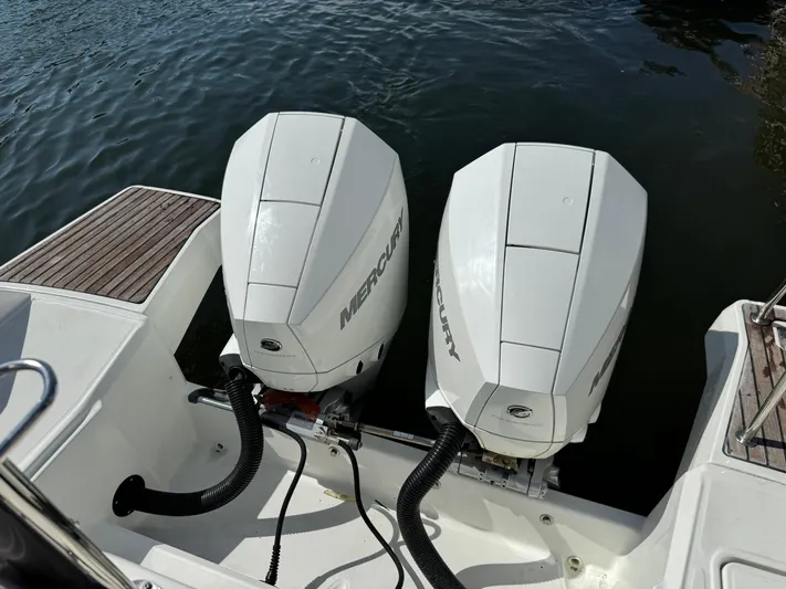  Yacht Photos Pics Twin Mercury outboard engines on a 2020 Jeanneau Leader 9.0 WA boat.