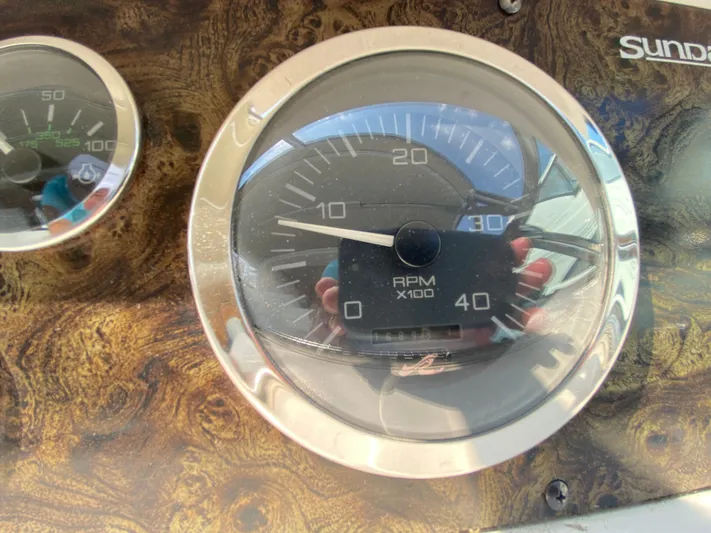  Yacht Photos Pics Close-up of 1997 Sea Ray 450 Sundancer RPM gauge on a wood-patterned dashboard.