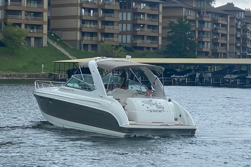  Yacht Photos Pics 2004 Formula 370ss boat cruising on a lake near waterfront buildings.