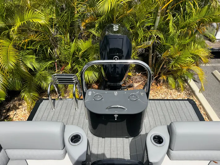  Yacht Photos Pics 2025 Avalon Catalina Platinum Quad Lounge boat with sleek design and modern features.