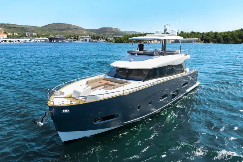 Izi Yacht Photos Pics Azimut Magellano 66 yacht, 2017 model, cruising on clear blue water.